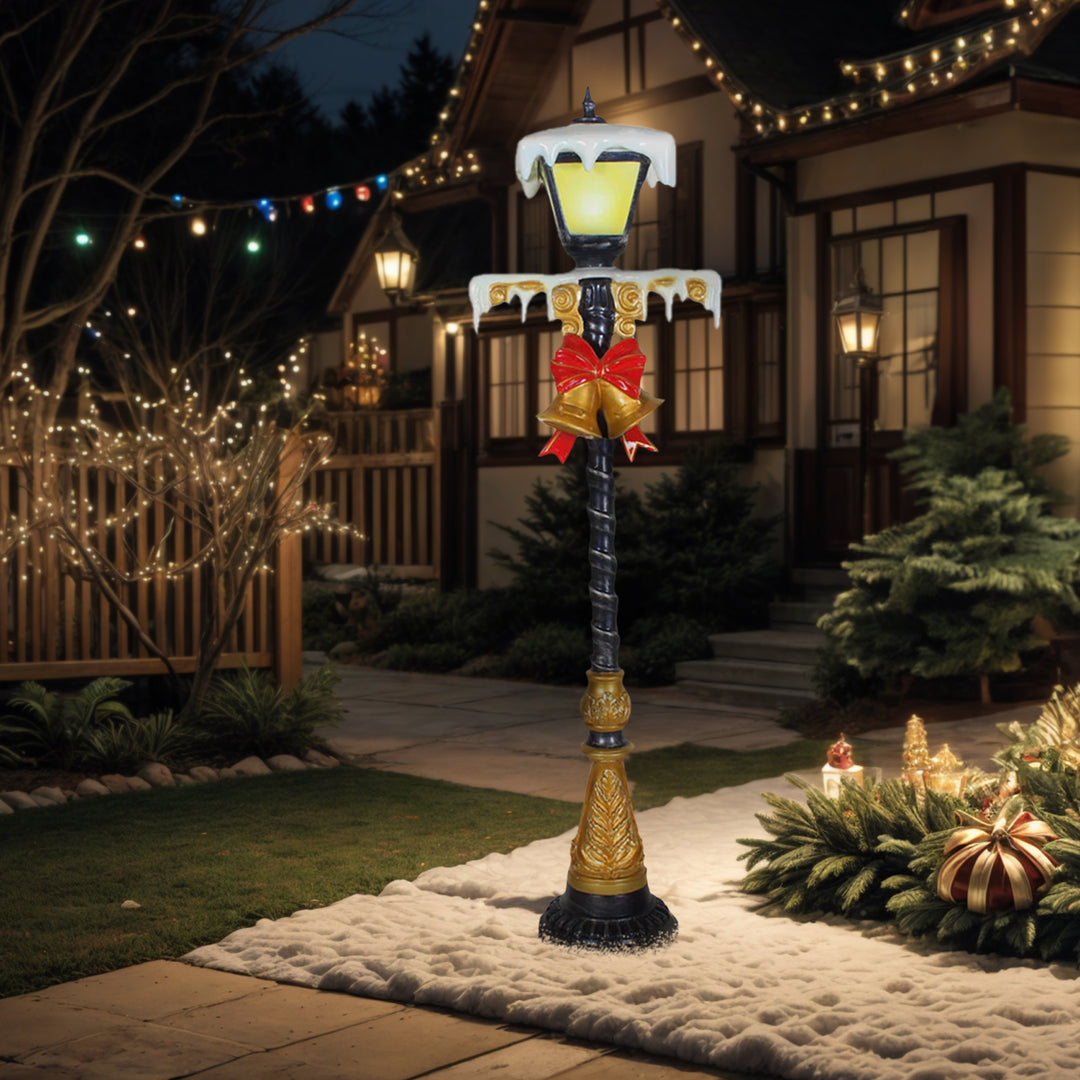 Lamp Post With Lights